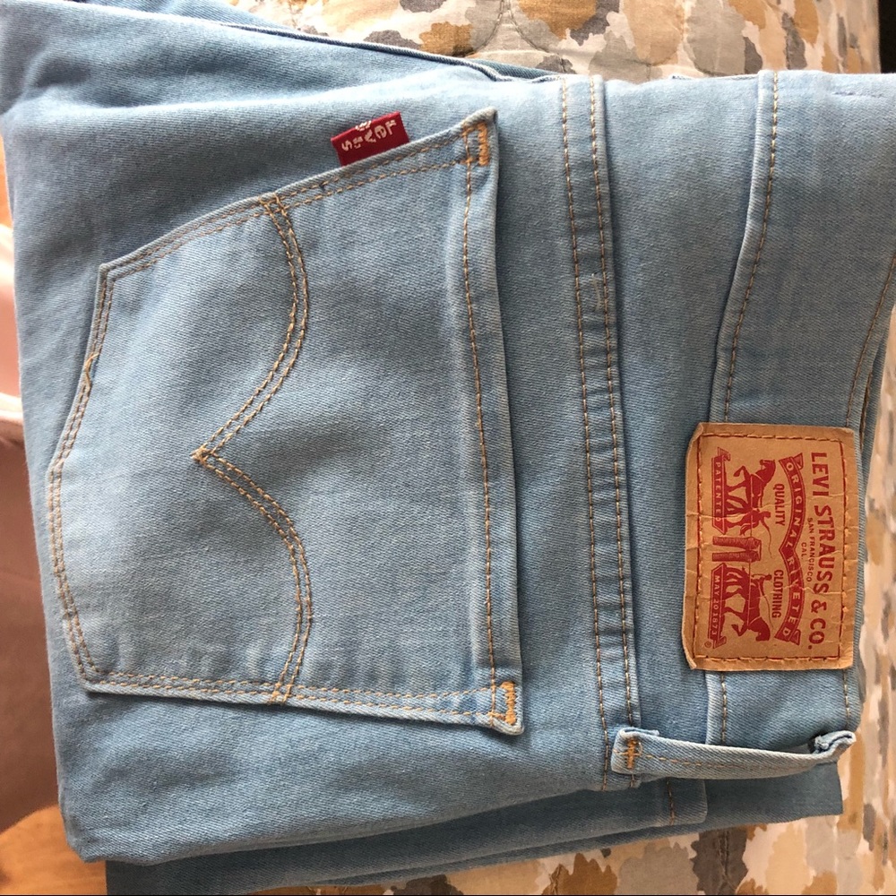 Levi’s Light Blue Jeans